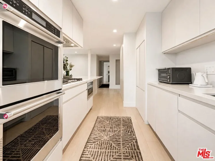 930 California Avenue #301 photo 4