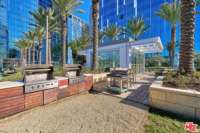 877 Francisco Street #1516 photo 44