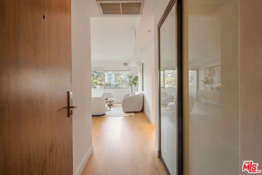 838 N Doheny Drive #1204 photo 2