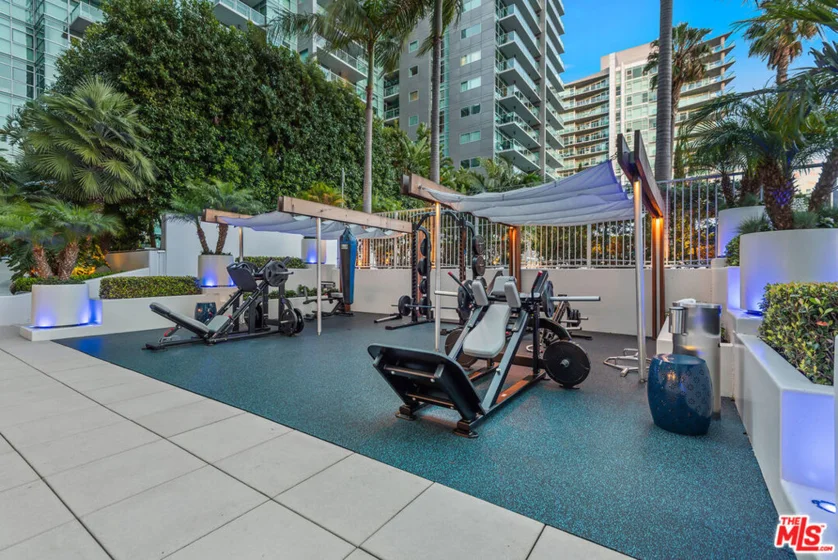 13700 Marina Pointe Drive #630 photo 44