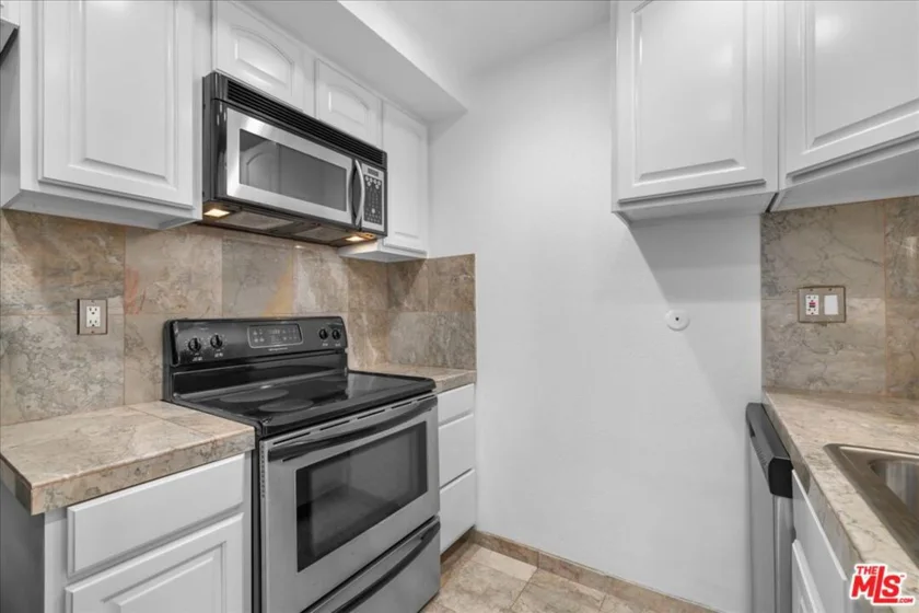740 N Kings Road #114 photo 12