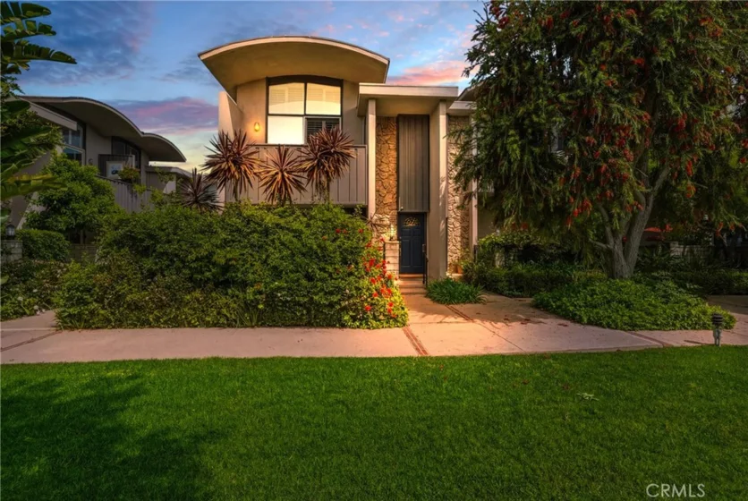 13231 Fiji Way #H photo 1