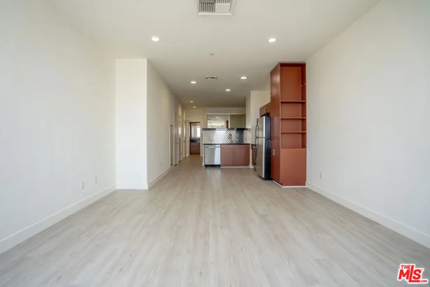 3810 Wilshire Boulevard #1209 photo 9