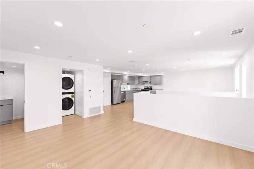 176 N Catalina Avenue #404 photo 27