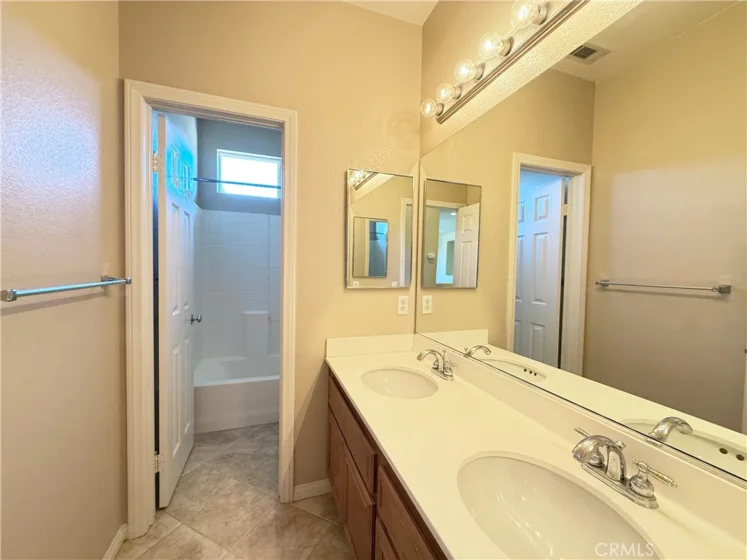 32493 Palacio photo 28