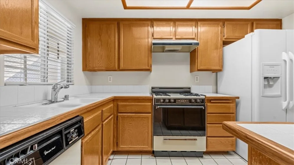 23506 Cambridge Road photo 13