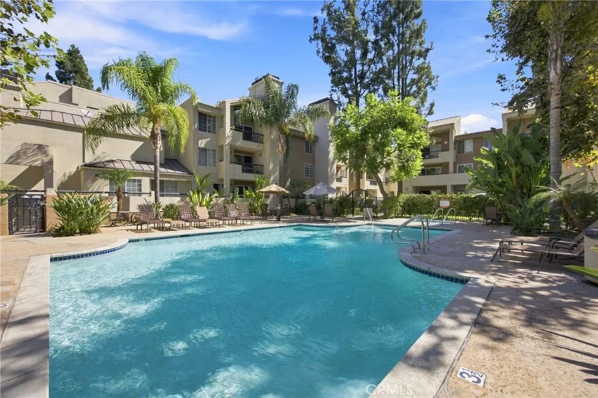 21400 Burbank #106 photo 16