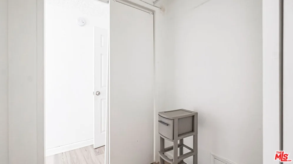 1525 N Hayworth Avenue #204 photo 15