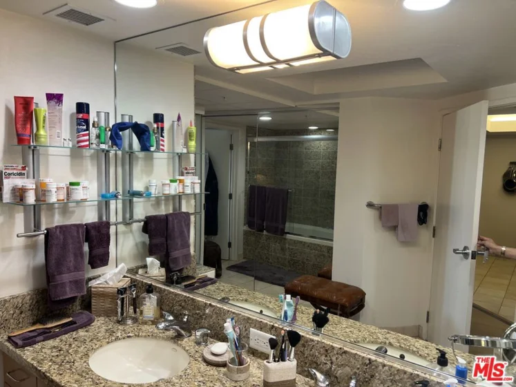 13700 Marina Pointe Drive #722 photo 24