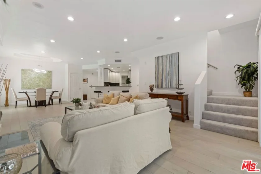 1160 Granville Avenue #108 photo 12