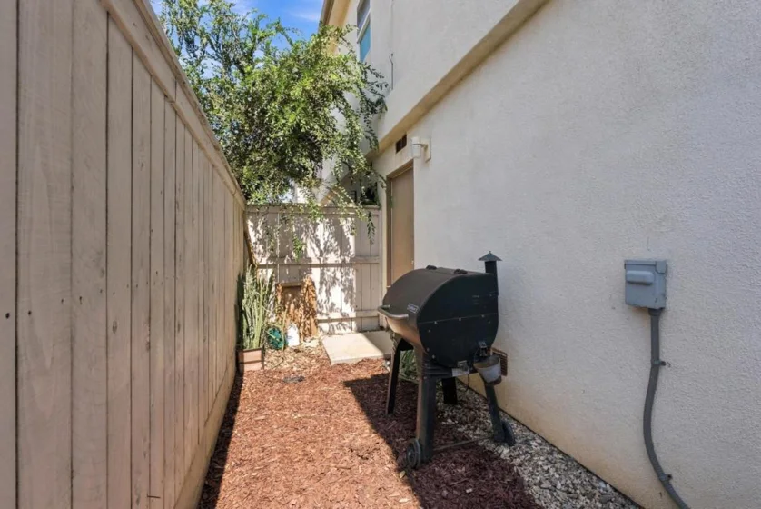 1329 Holly Avenue photo 28