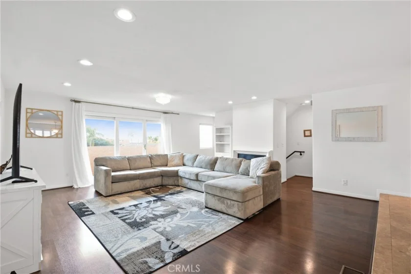 1158 W 11th Street #J photo 1