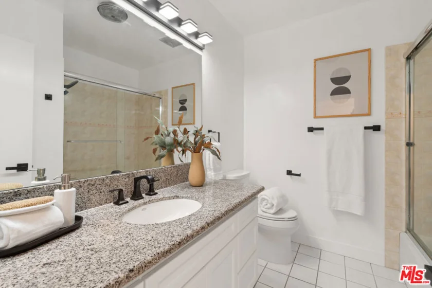 1930 N Vermont Avenue #103 photo 5