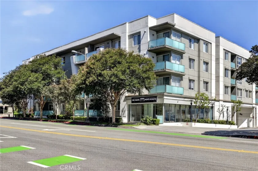 160 S Hudson Avenue #111 photo 2