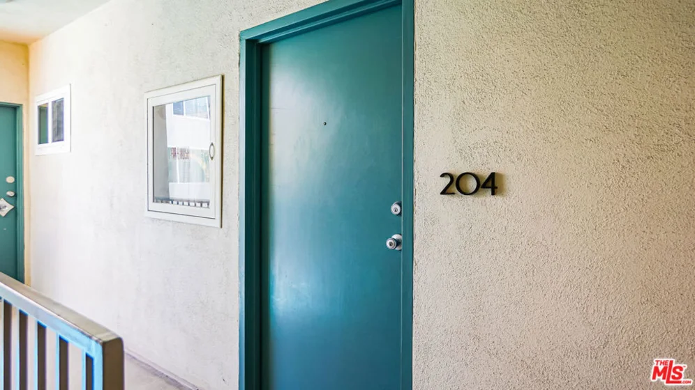 1525 N Hayworth Avenue #204 photo 24