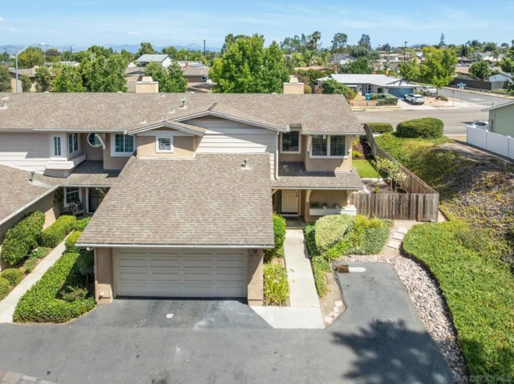 8395 Suntree Place photo 2