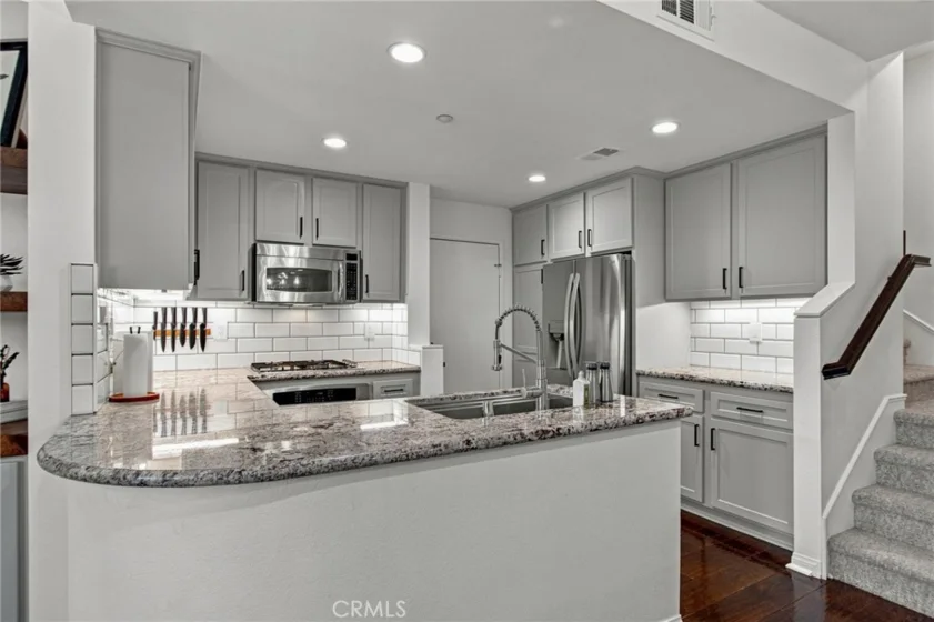 12 Midtown photo 7