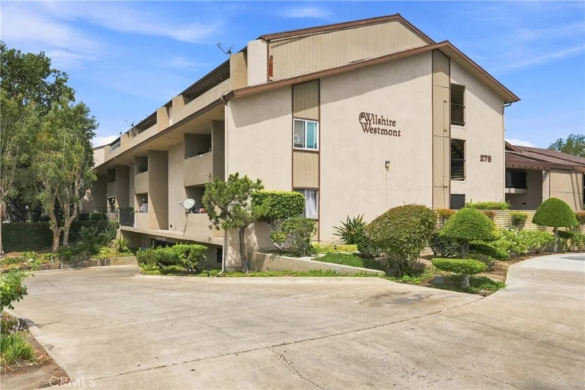 278 N Wilshire #108 photo 28