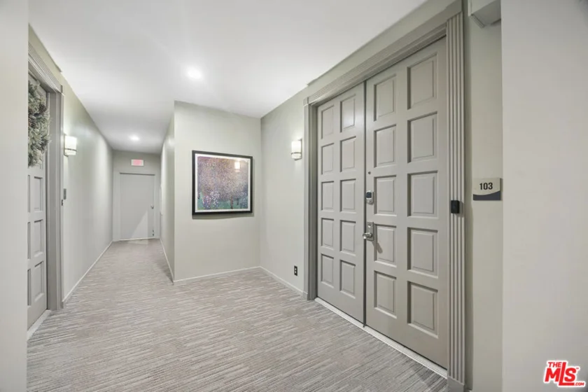 1828 Holmby Avenue #103 photo 16
