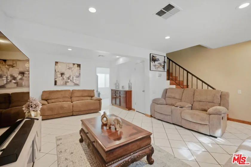 7422 Hazeltine Avenue #3 photo 2