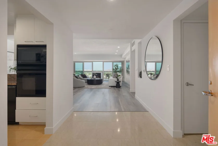 13600 Marina Pointe Drive #1605 photo 2