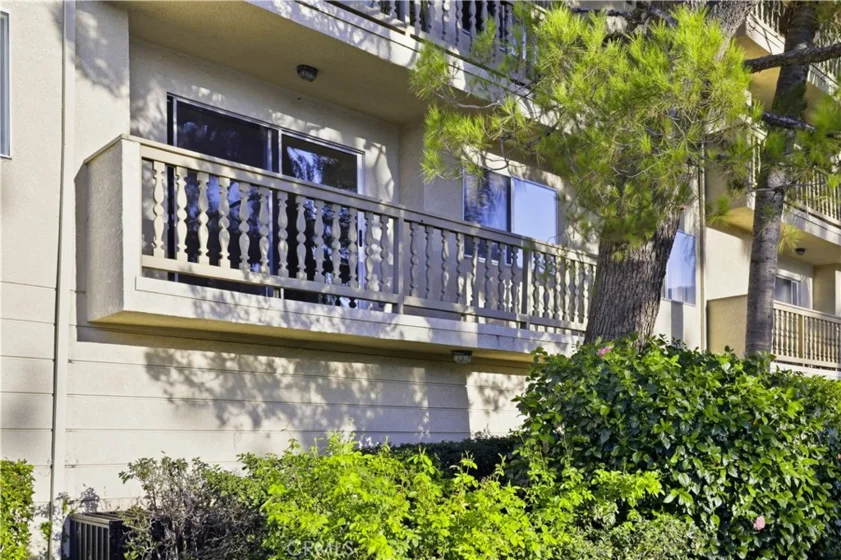 5400 Lindley Avenue #101 photo 35