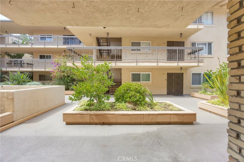 6151 Canterbury Drive #105 photo 26