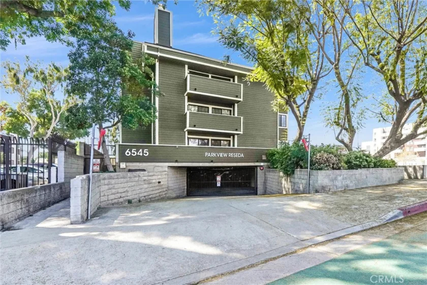 6545 Reseda Boulevard #6 photo 1