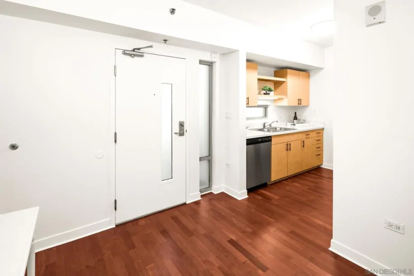 425 W Beech #327 photo 7