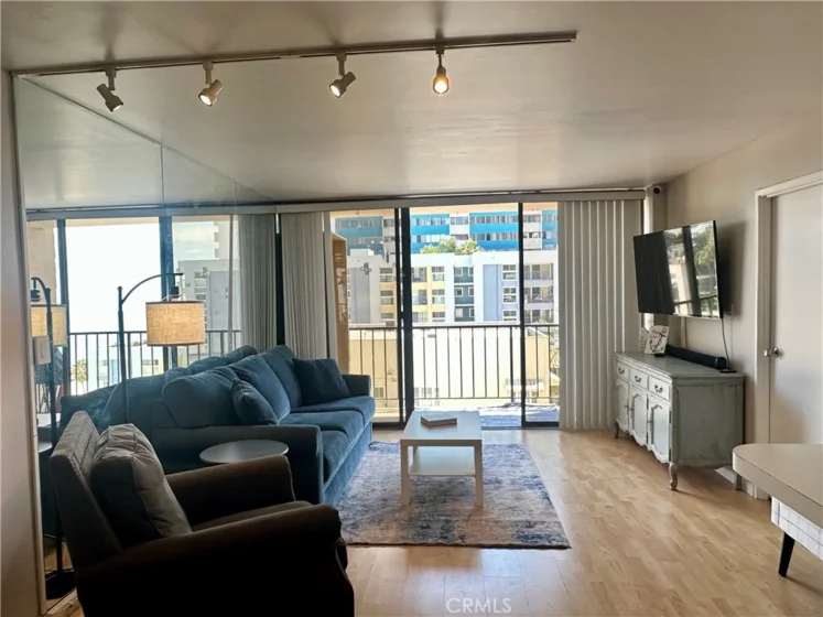 1750 E Ocean #503 photo 2
