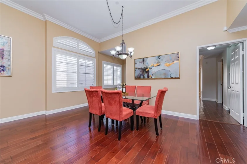 610 S Wilton Place #402 photo 32