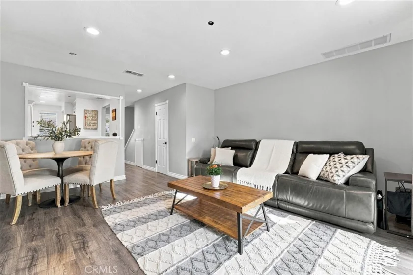 25 Bentwood Lane photo 4
