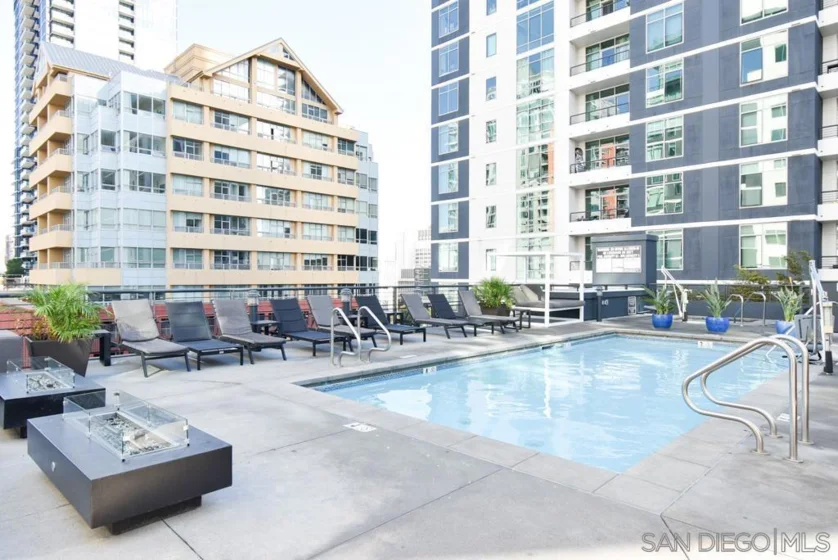 425 W Beech Street #408 photo 22