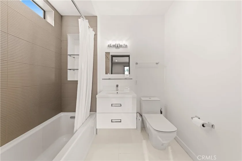 4485 Hazeltine Avenue #1 photo 31