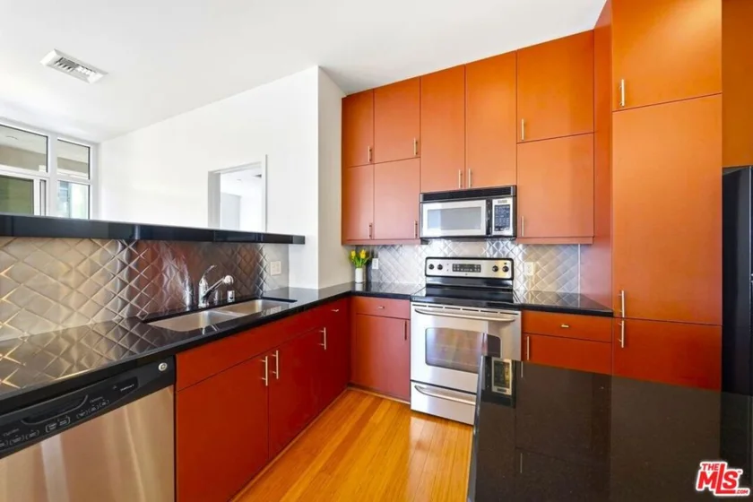 3810 Wilshire Boulevard #605 photo 35