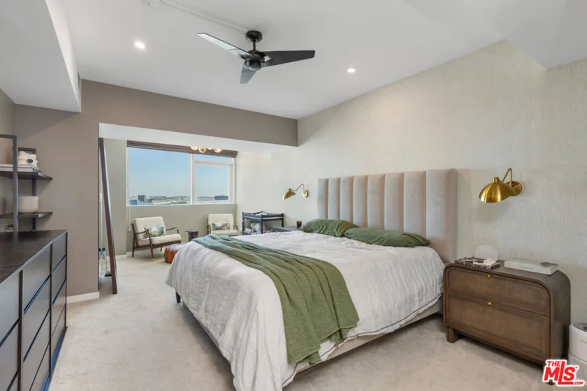 13600 Marina Pointe Drive #1906 photo 13