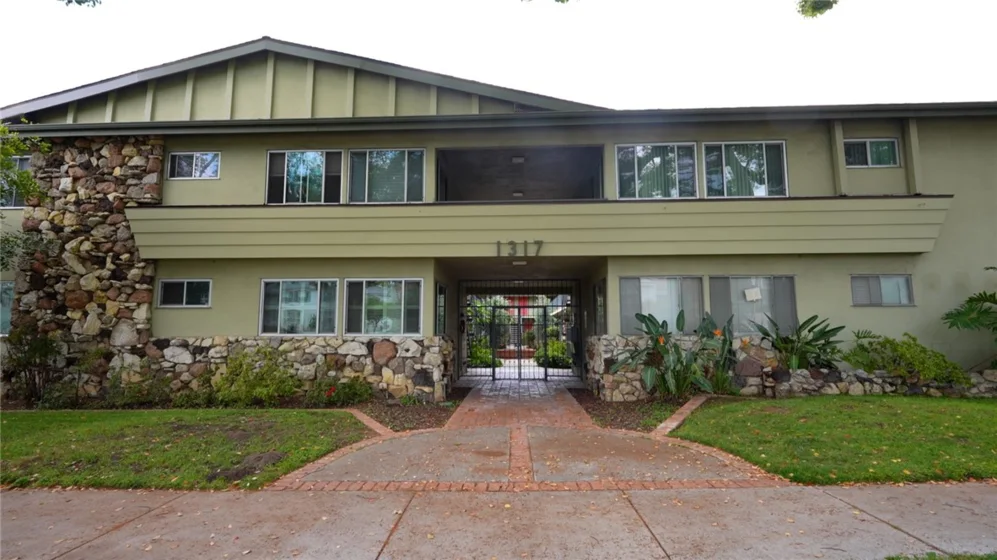 1317 N Brand #15 photo 1