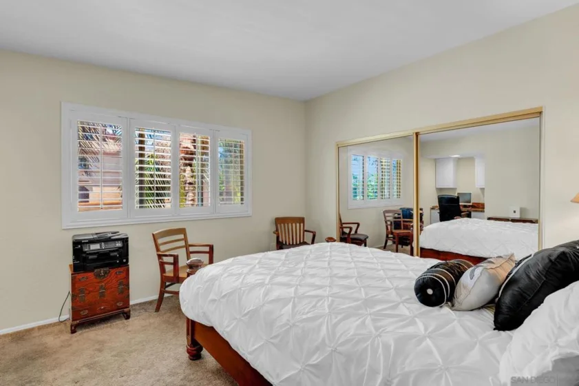 255 Daisy Avenue photo 13