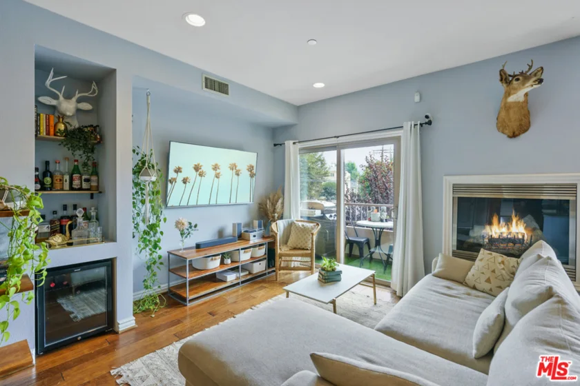 11504 Moorpark Street #101 photo 1