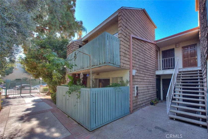 5700 Etiwanda #212 photo 1