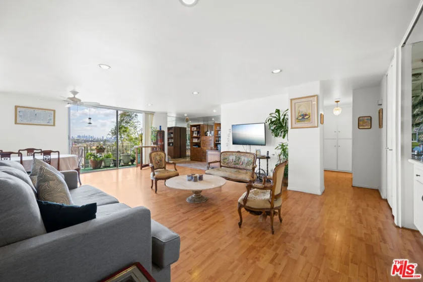 100 S Doheny Drive #512 photo 32