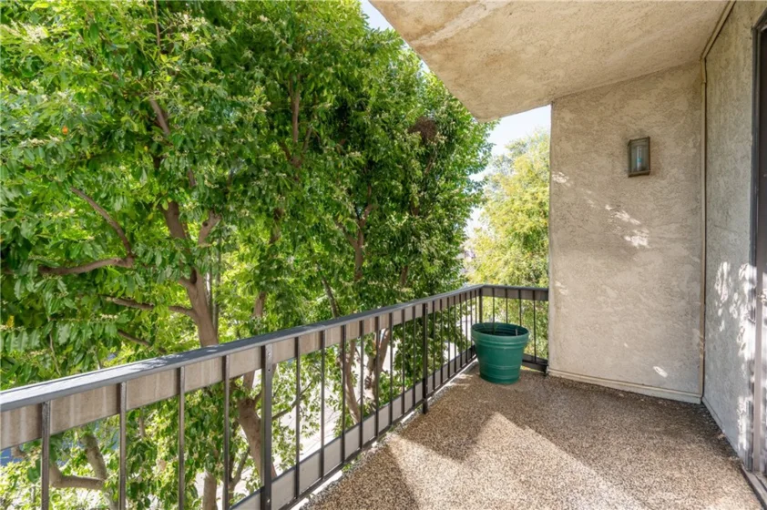 11560 Moorpark Street #204 photo 4