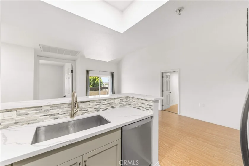 64 N Mar Vista Avenue #327 photo 8
