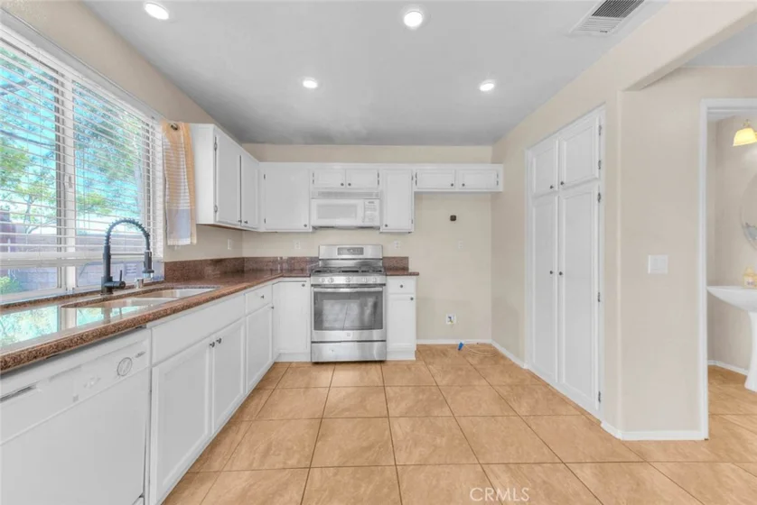 523 Towergrove photo 14