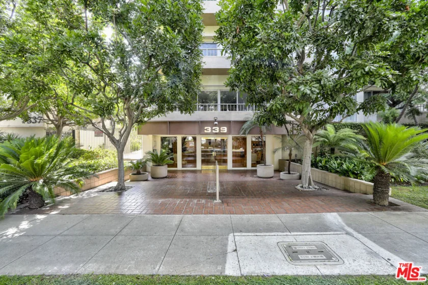 339 N Palm Drive #201 photo 28