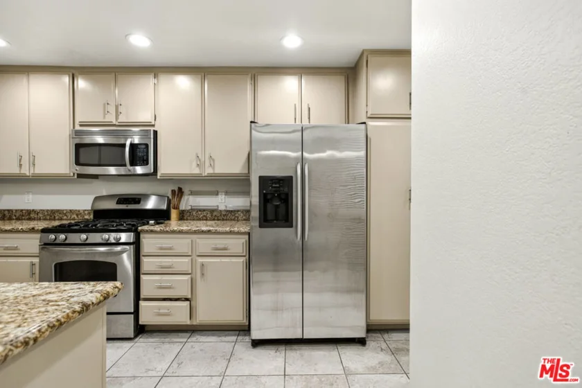 1110 S Shenandoah Street #8 photo 4