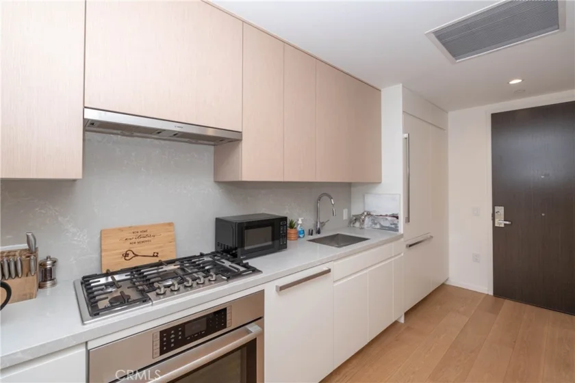 877 Francisco Street #819 photo 24