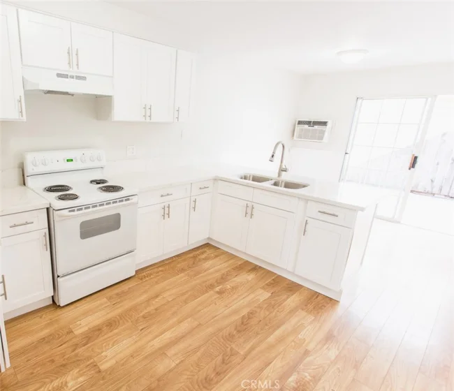 521 S Lyon Street #84 photo 1