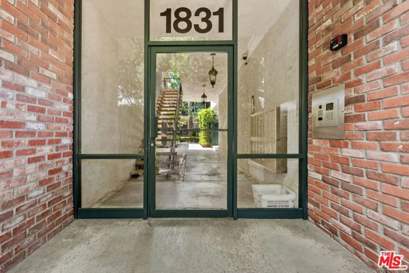 1831 Barry Avenue #3 photo 2