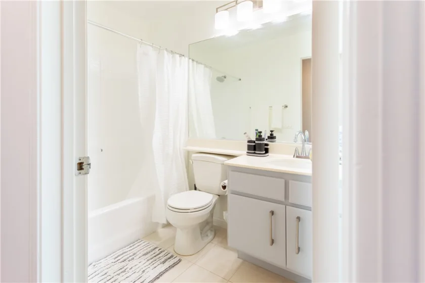 210 California Court photo 17